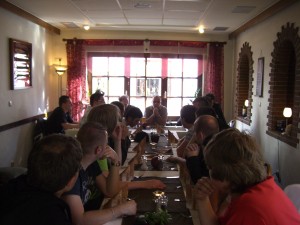 Pro-NRW Jugend beim gemeinsamen Abendessen mit Vorständen in der Eifel